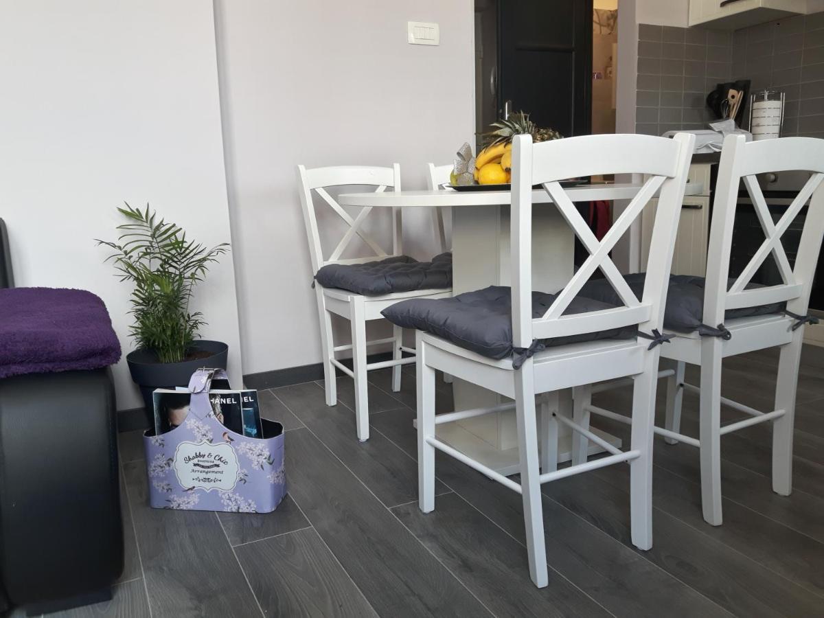 Gray Pearl Apartment Pula Bagian luar foto