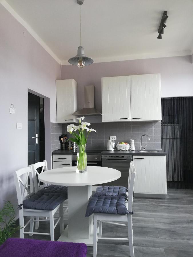 Gray Pearl Apartment Pula Bagian luar foto