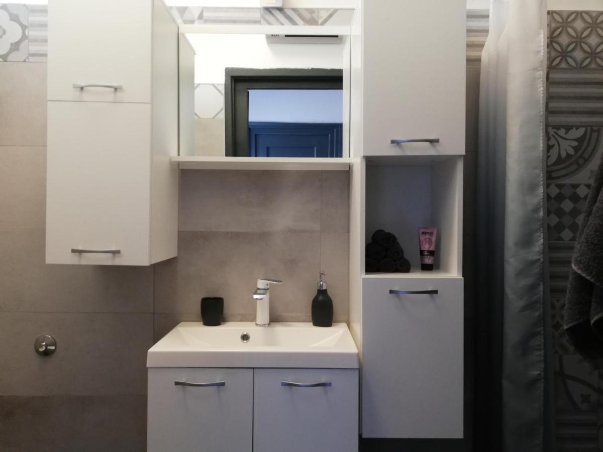 Gray Pearl Apartment Pula Bagian luar foto